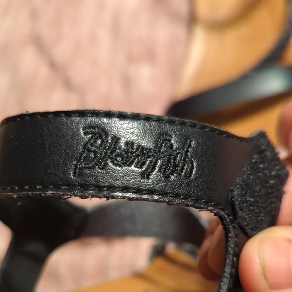 Blowfish Women's Black Sandals - Picture 4 of 10